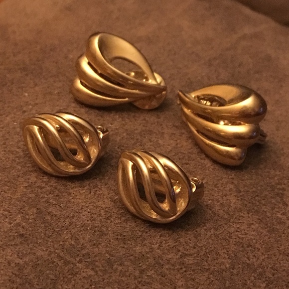 TWO PAIR Vintage Gold Tone Earrings (1 Pair MONET) - Picture 3 of 8